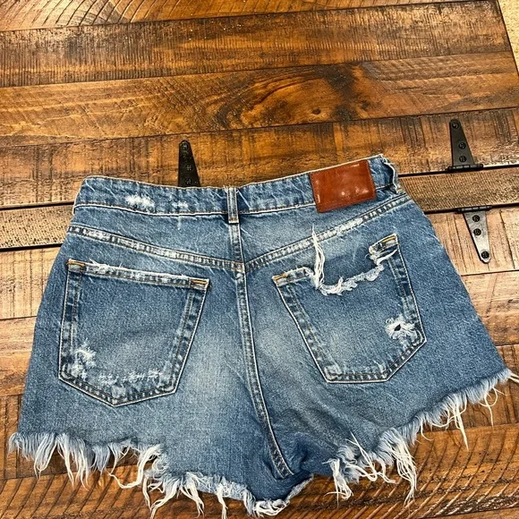 Zara Blue Distressed Jean Shorts with Frayed Hem - Picture 3 of 4